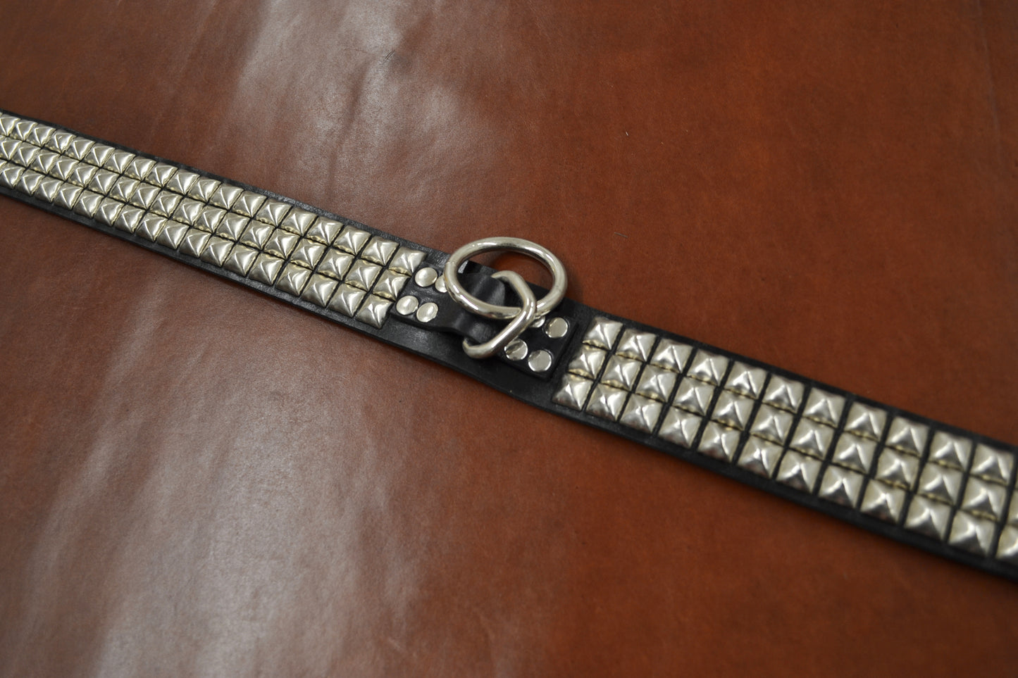 pyramid stud bondage belt size 38